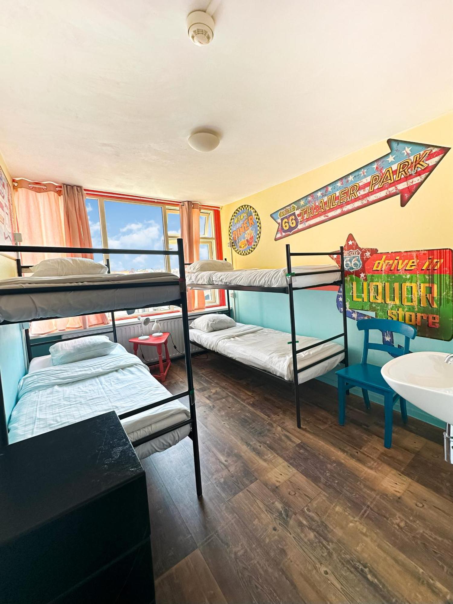 The Flying Pig Beach Hostel Noordwijk Kültér fotó