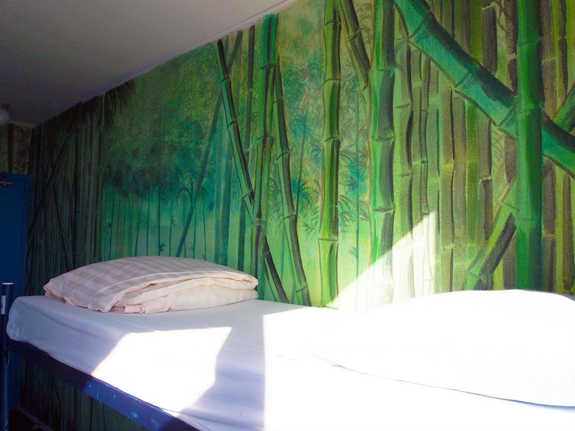 The Flying Pig Beach Hostel Noordwijk Kültér fotó